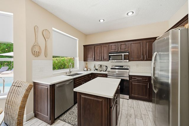 15073 Oak Chase Court, Wellington, FL 33414
