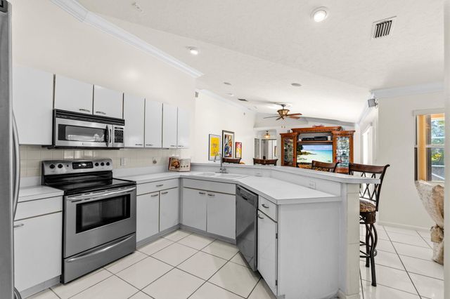 15495 Rolling Meadows Circle, Wellington, FL 33414