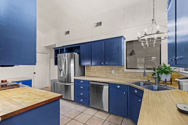 2403 County Road 2224, Decatur, TX 76234