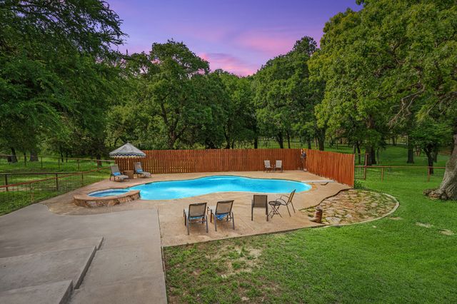 2403 County Road 2224, Decatur, TX 76234