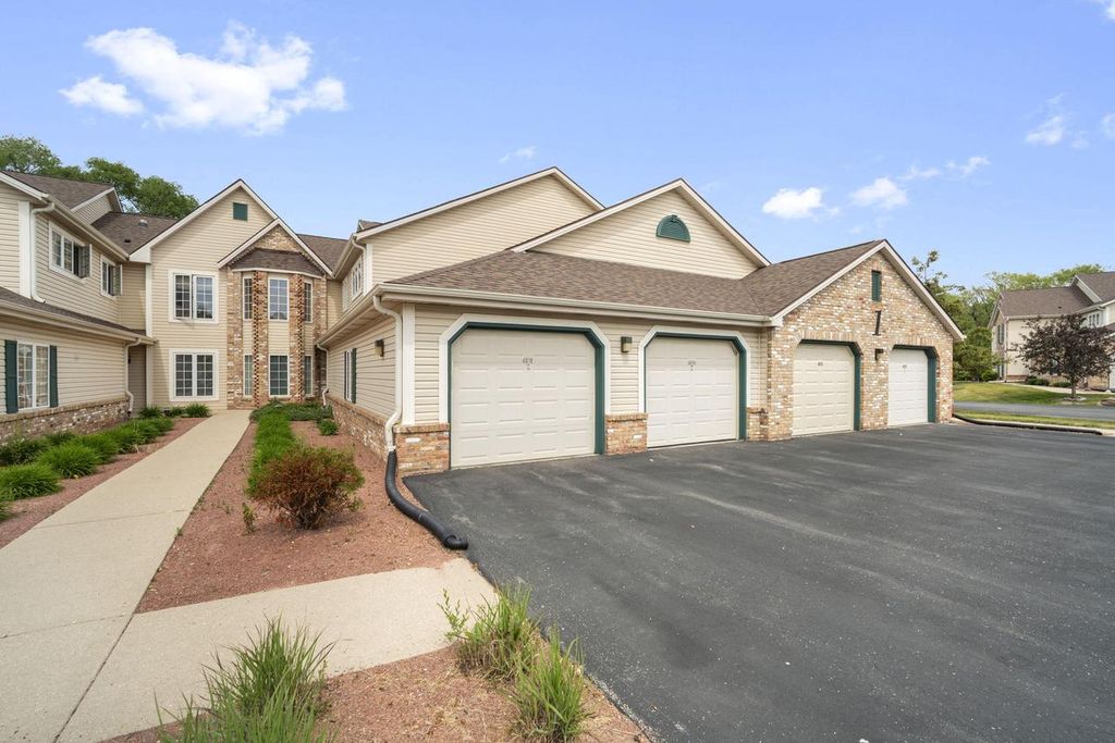4511 S 124th STREET, New Berlin, WI 53151