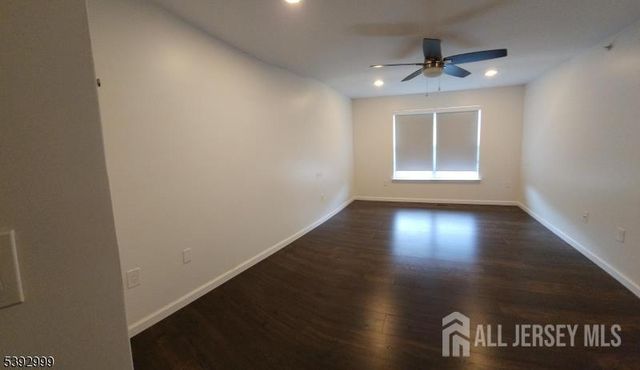 532 Great Beds Court, Perth Amboy, NJ 08861