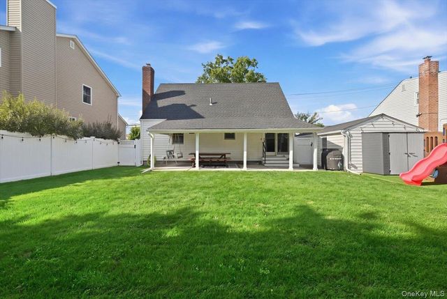67 Raff Avenue, Mineola, NY 11501