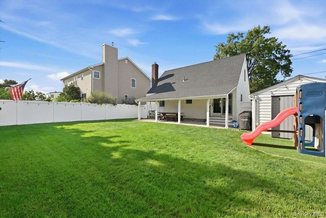 67 Raff Avenue, Mineola, NY 11501