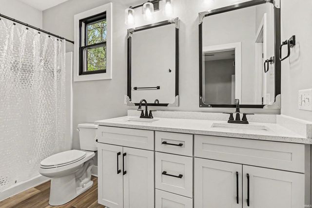 4134 Garden Oak Court, South Bend, IN 46628