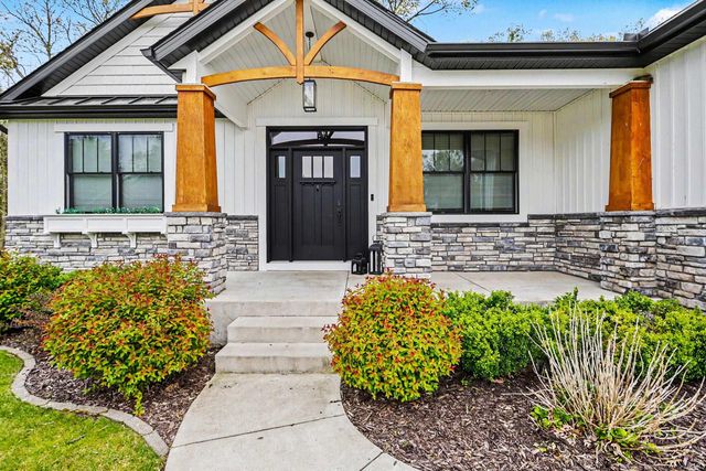 4134 Garden Oak Court, South Bend, IN 46628