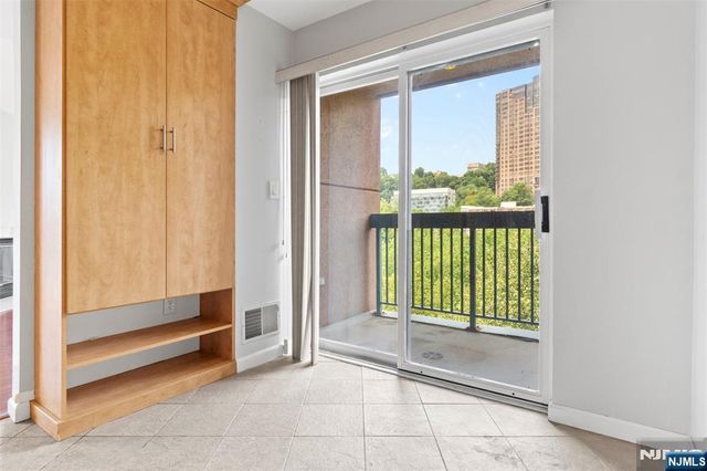 518 Ellery Court K518, Edgewater, NJ 07020