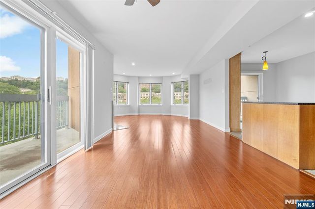 518 Ellery Court K518, Edgewater, NJ 07020