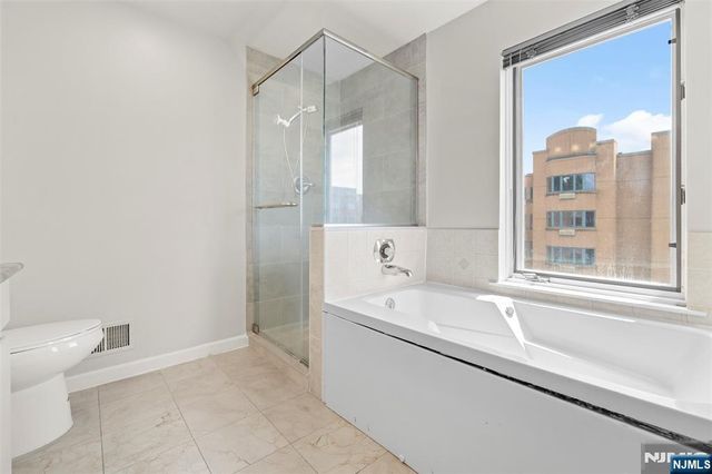 518 Ellery Court K518, Edgewater, NJ 07020