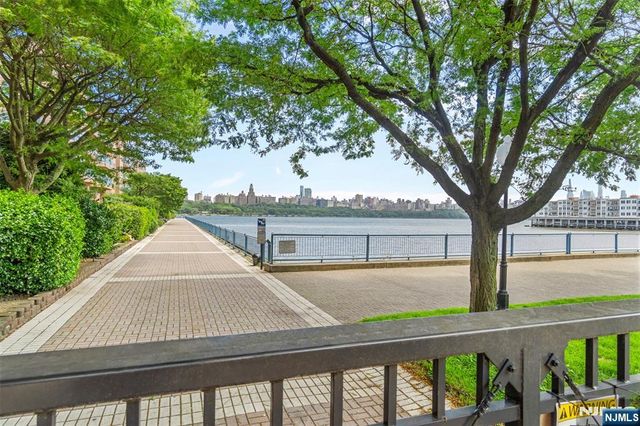 518 Ellery Court K518, Edgewater, NJ 07020