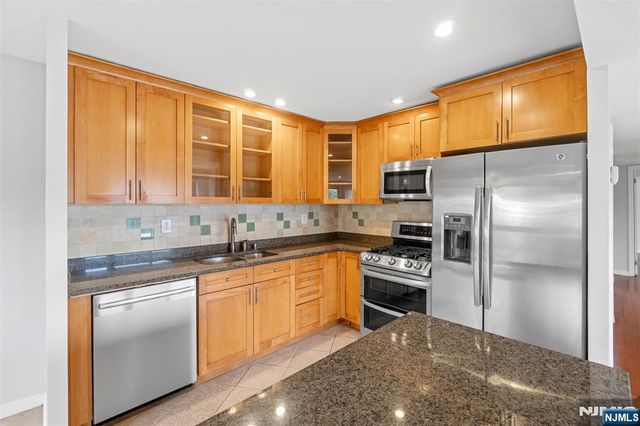 518 Ellery Court K518, Edgewater, NJ 07020