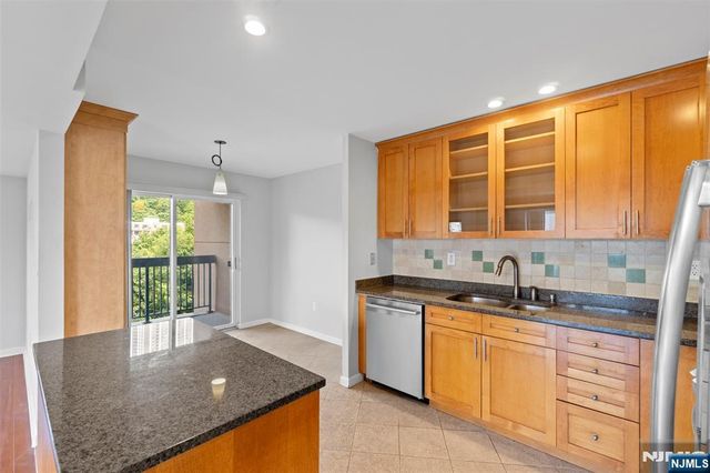 518 Ellery Court K518, Edgewater, NJ 07020