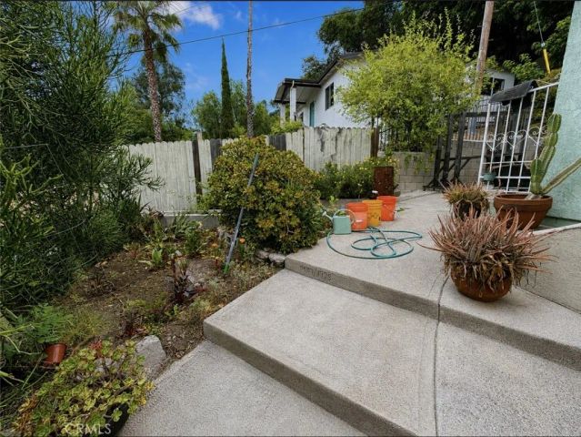 3422 Holyoke, Los Angeles, CA 90065