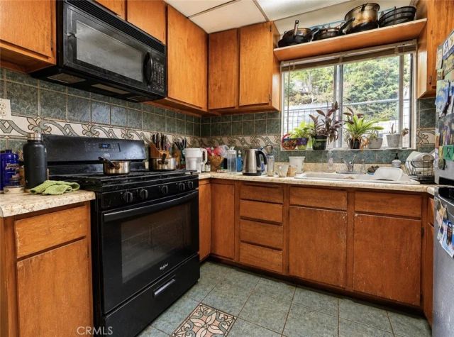 3422 Holyoke, Los Angeles, CA 90065