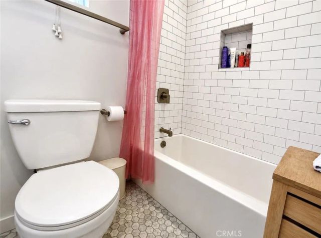 3422 Holyoke, Los Angeles, CA 90065