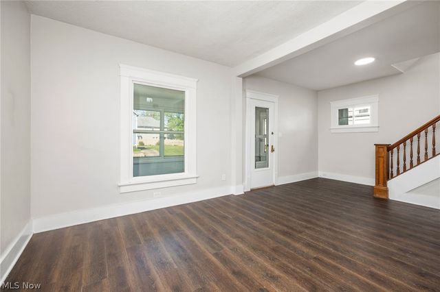 299 NW 5th Street NW, Barberton, OH 44203