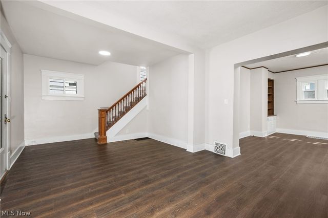 299 NW 5th Street NW, Barberton, OH 44203