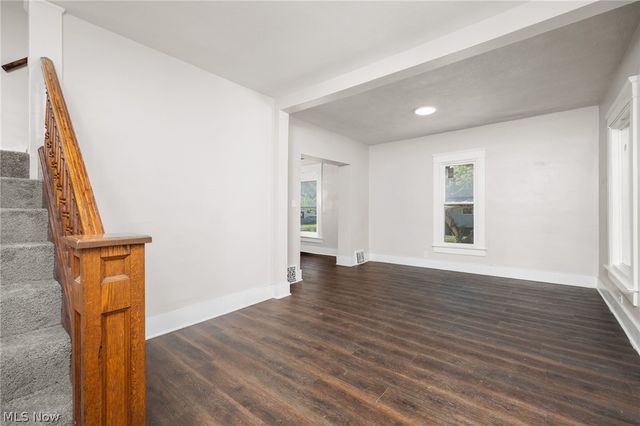 299 NW 5th Street NW, Barberton, OH 44203