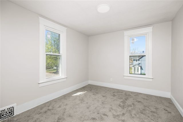 299 NW 5th Street NW, Barberton, OH 44203