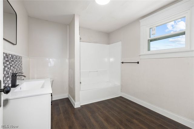 299 NW 5th Street NW, Barberton, OH 44203