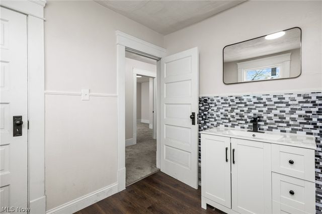 299 NW 5th Street NW, Barberton, OH 44203