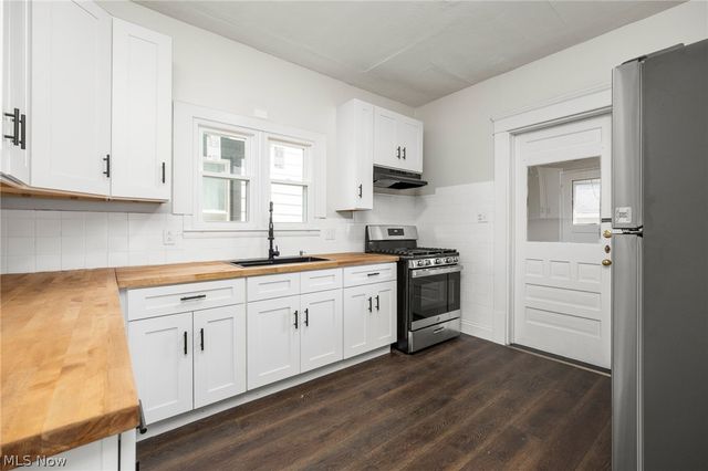 299 NW 5th Street NW, Barberton, OH 44203