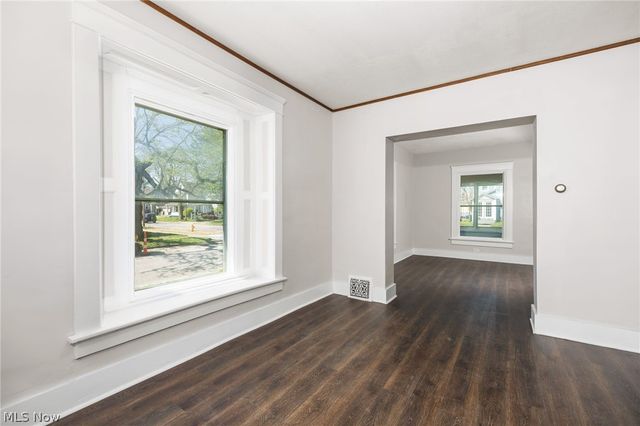 299 NW 5th Street NW, Barberton, OH 44203