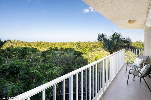 5550 Heron Point DR 305, Naples, FL 34108