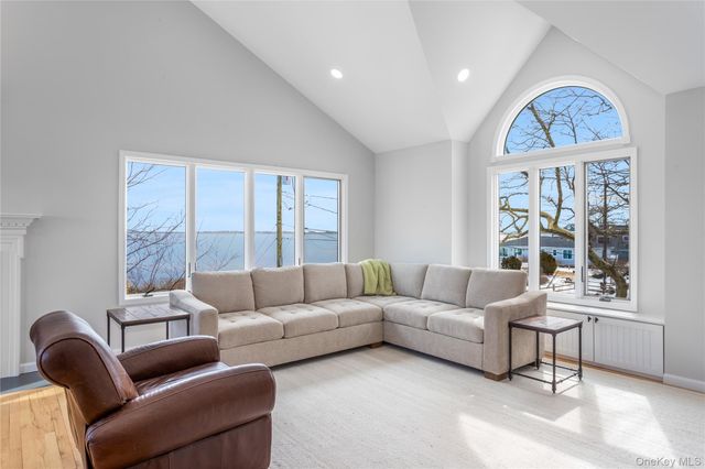 2 Bayside Avenue, East Quogue, NY 11942