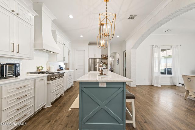 212 San Domingo Drive, Youngsville, LA 70592