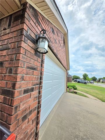 2573 Persimmon Street, Springdale, AR 72764
