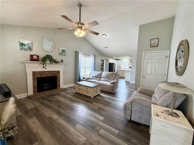 12 Greenhouse Drive SE, Cartersville, GA 30120