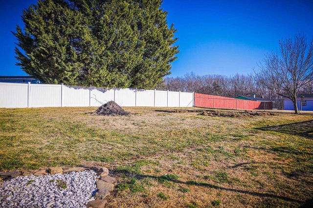 11 TWO WOOD LN, Staunton, VA 24401