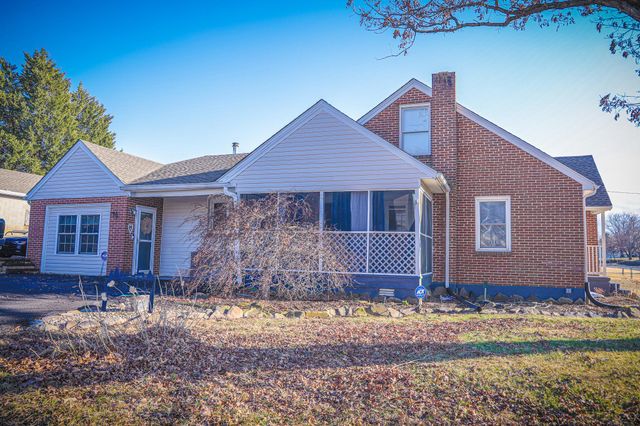 11 TWO WOOD LN, Staunton, VA 24401