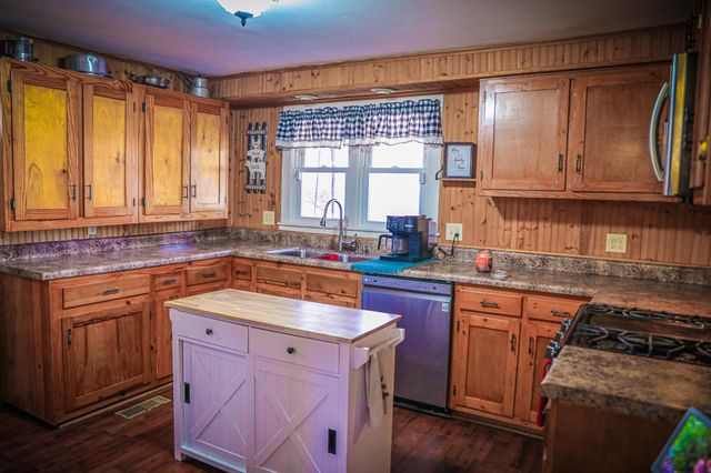 11 TWO WOOD LN, Staunton, VA 24401