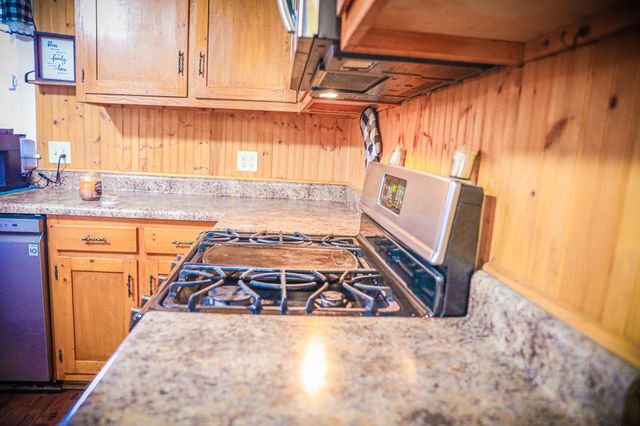 11 TWO WOOD LN, Staunton, VA 24401