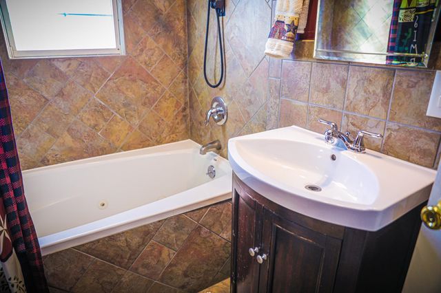 11 TWO WOOD LN, Staunton, VA 24401