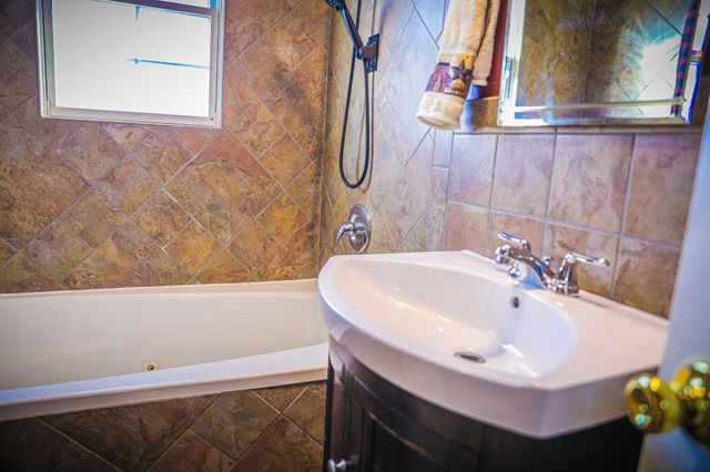 11 TWO WOOD LN, Staunton, VA 24401