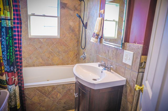 11 TWO WOOD LN, Staunton, VA 24401