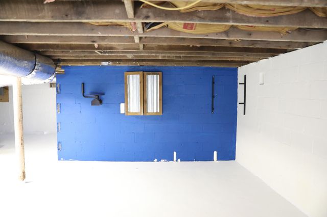 11 TWO WOOD LN, Staunton, VA 24401