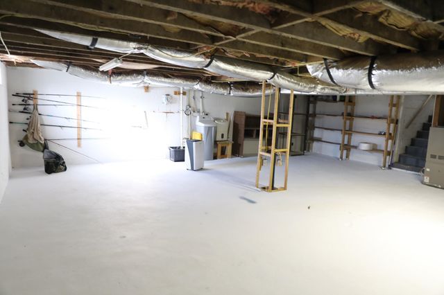 11 TWO WOOD LN, Staunton, VA 24401