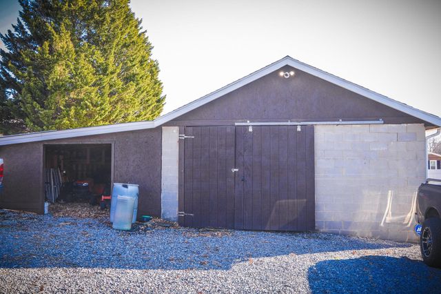 11 TWO WOOD LN, Staunton, VA 24401