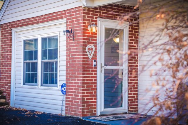 11 TWO WOOD LN, Staunton, VA 24401