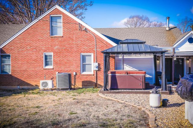 11 TWO WOOD LN, Staunton, VA 24401