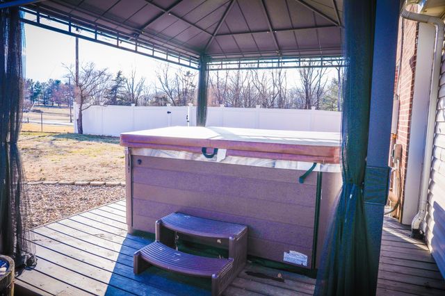 11 TWO WOOD LN, Staunton, VA 24401