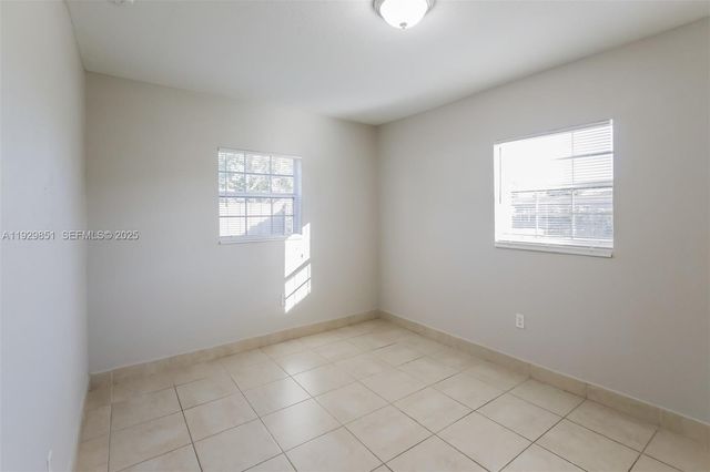 1231 NE 214th St, Miami, FL 33179