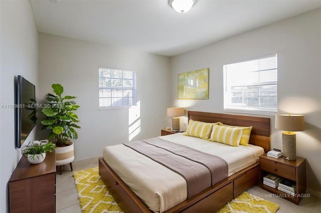 1231 NE 214th St, Miami, FL 33179