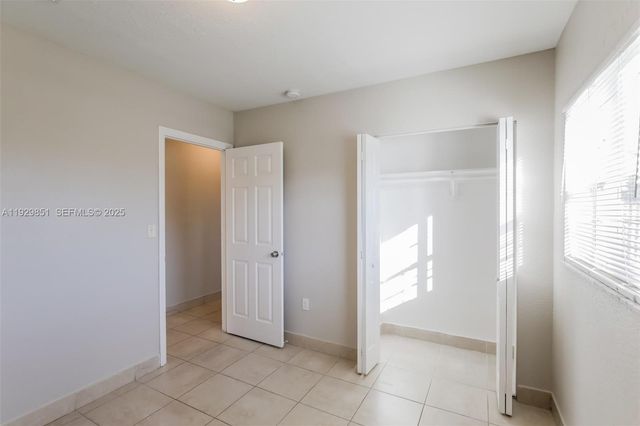 1231 NE 214th St, Miami, FL 33179