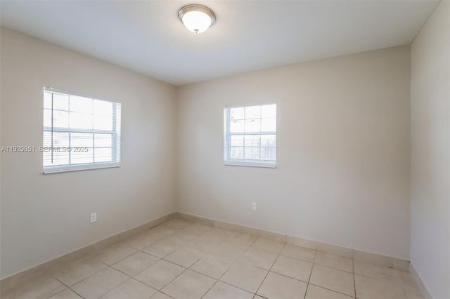 1231 NE 214th St, Miami, FL 33179