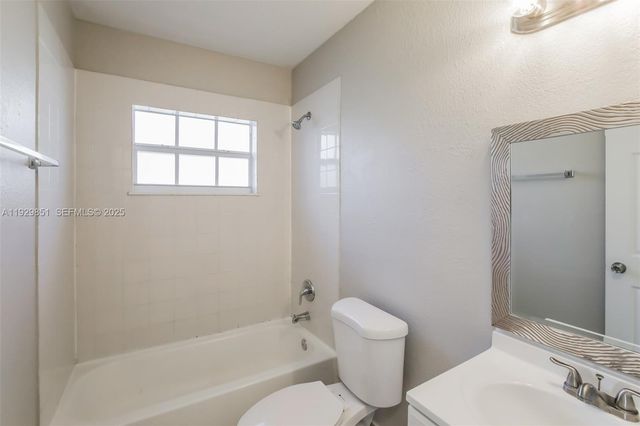 1231 NE 214th St, Miami, FL 33179